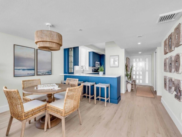 Beachfront Longboat Key Vacation Condo with Tennis Courts